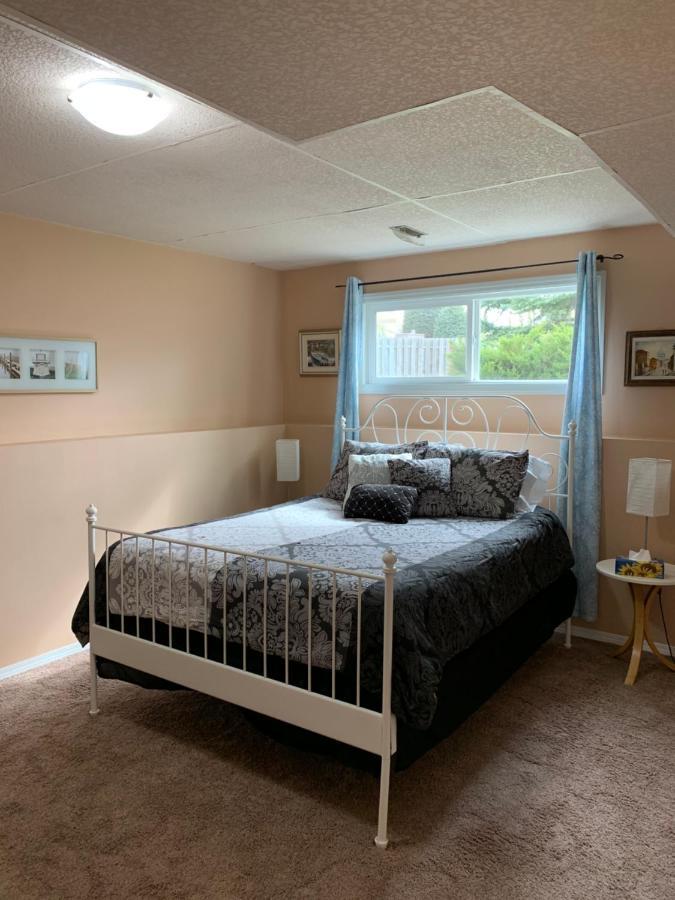Newly Renovated Basement Suite! Lethbridge Eksteriør bilde